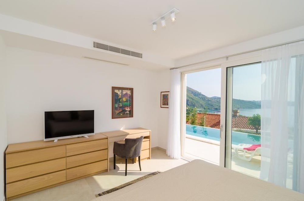 Five-Bedroom Villa With Swimming Pool