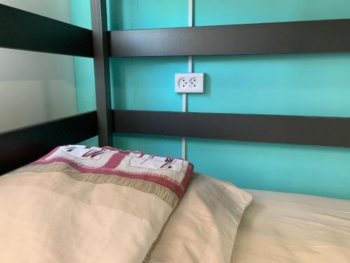 混合宿舍中的上下铺床位