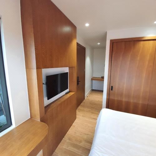 带湖景的双人间