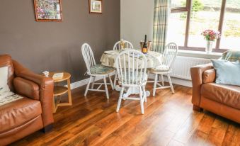 Baywood Cottage - Housity