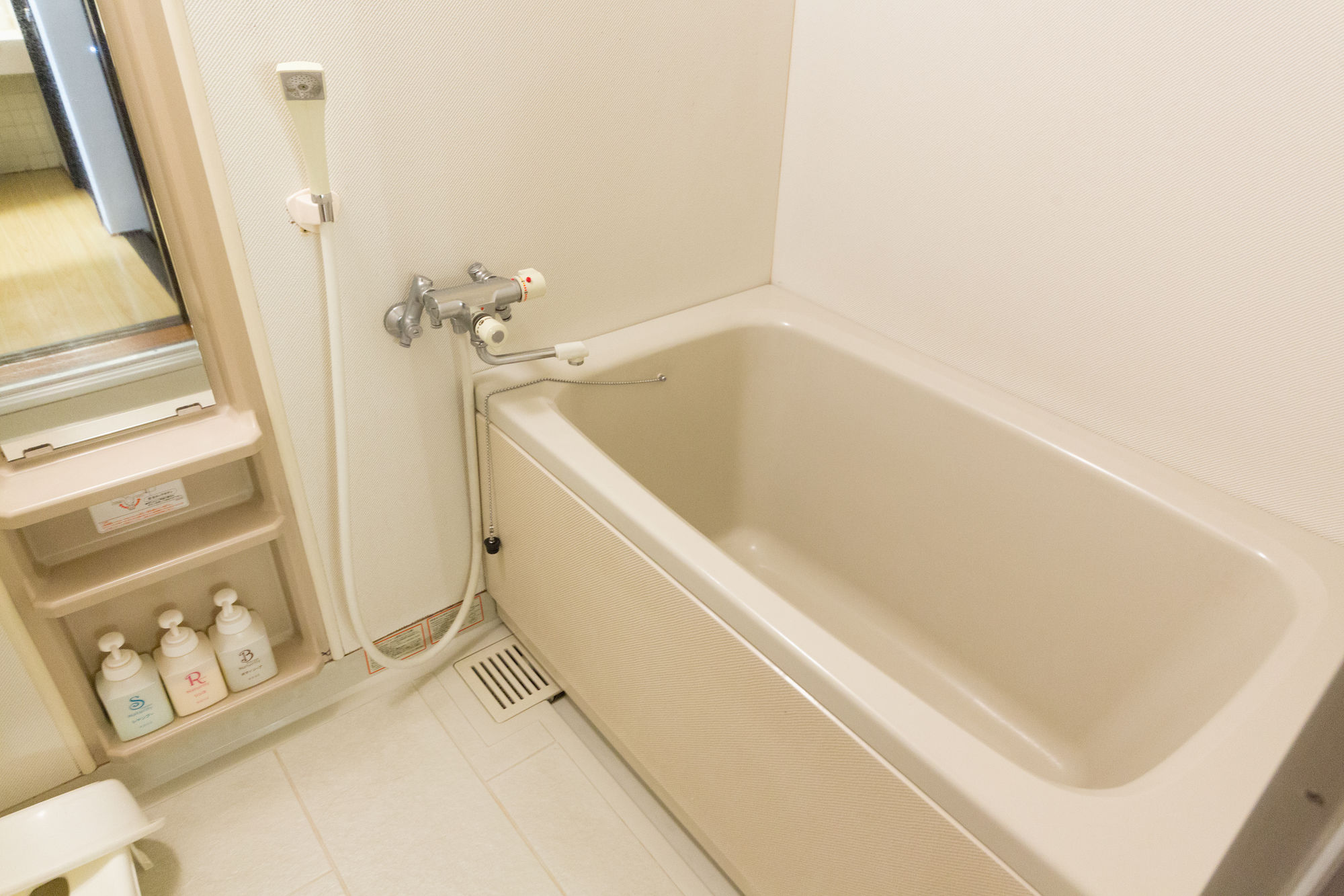 日式房10帖（带厕所和淋浴）