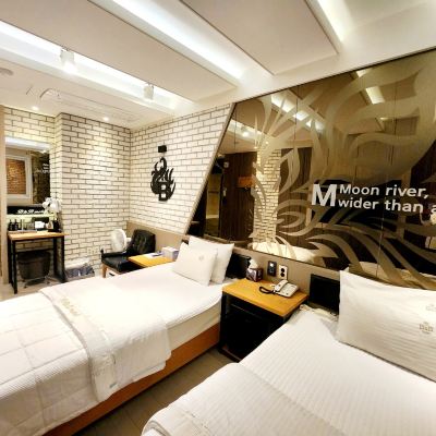 Twin (2 Single Bed, Bathtub And Bidet In All Room, Ceiling-Mount Air Conditioner) Gimcheon BNB 쿠폰