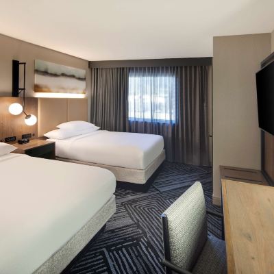 行動無障礙兩張大床轉角套房（帶浴缸） 大使套房聖拉斐爾 - 馬林縣優惠