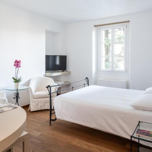 Rosa dei Venti - Lake View Apartments & Suites Deluxe Room