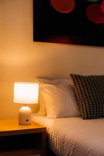 带阳台的两卧室公寓