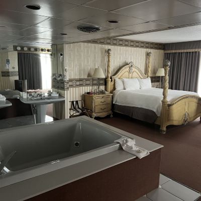 King Studio Suite Travelodge by Wyndham Niagara Falls Fallsview Promo Code