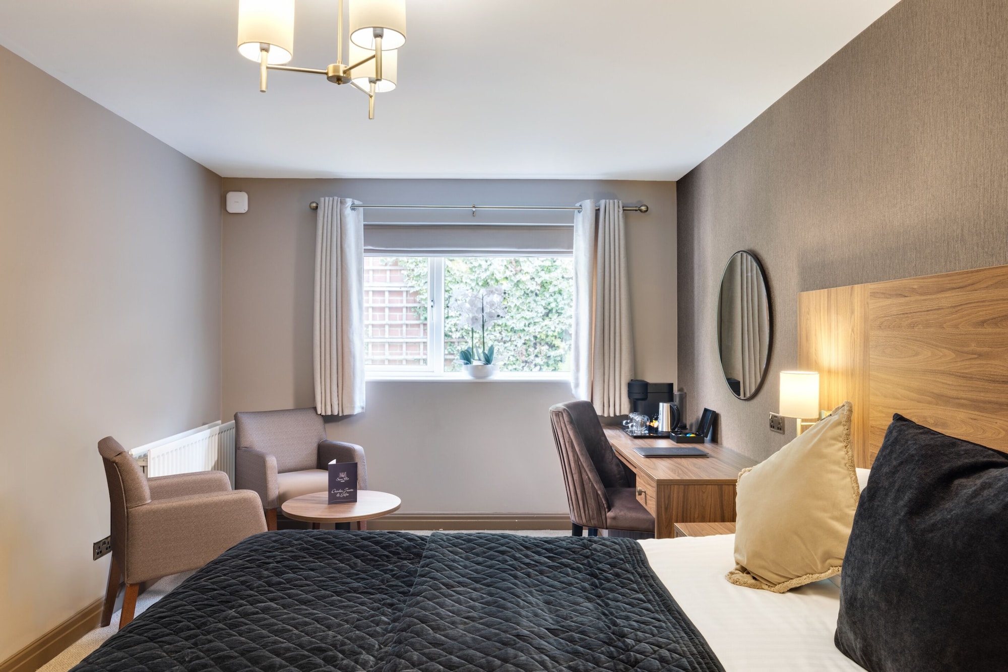 行政特大床房（带连接浴室和浴缸）