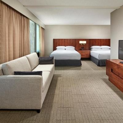 Mobility Accessible Junior Two Queen Suite with Tub