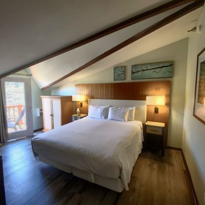Deluxe King Room with Balcony The Retreat on Charleston Peak Promo Code