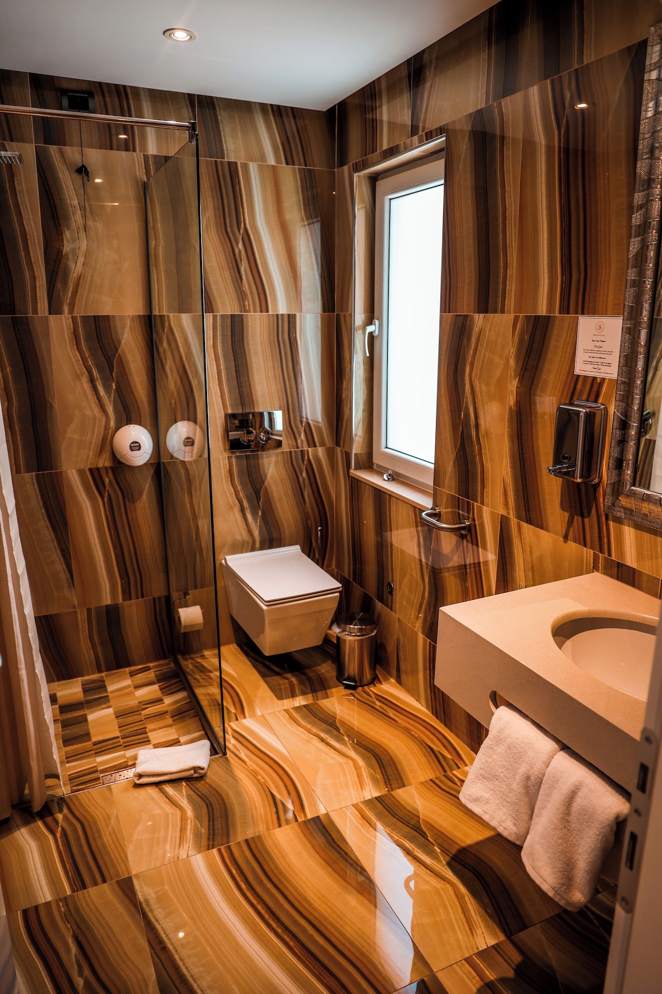 1卧标准双人床或双床房