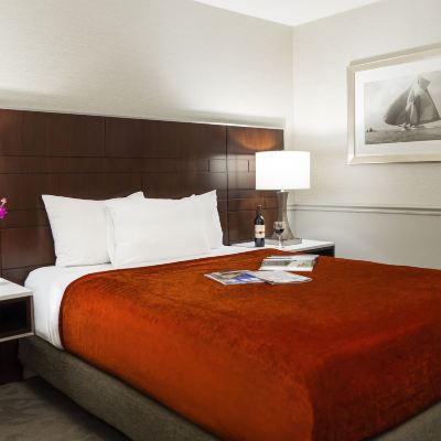 Deluxe Queen Room Alo Hotel by Ayres Promo Code