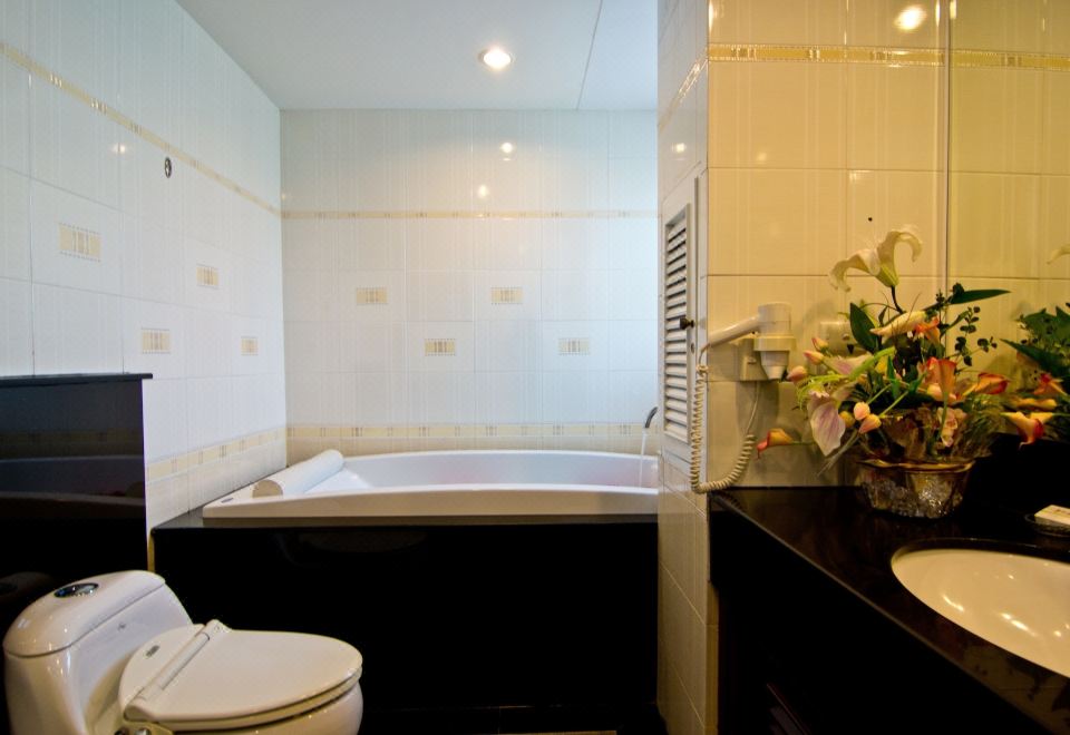 LK Royal SuiteVersace Suite