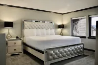 The Carlton Lodge