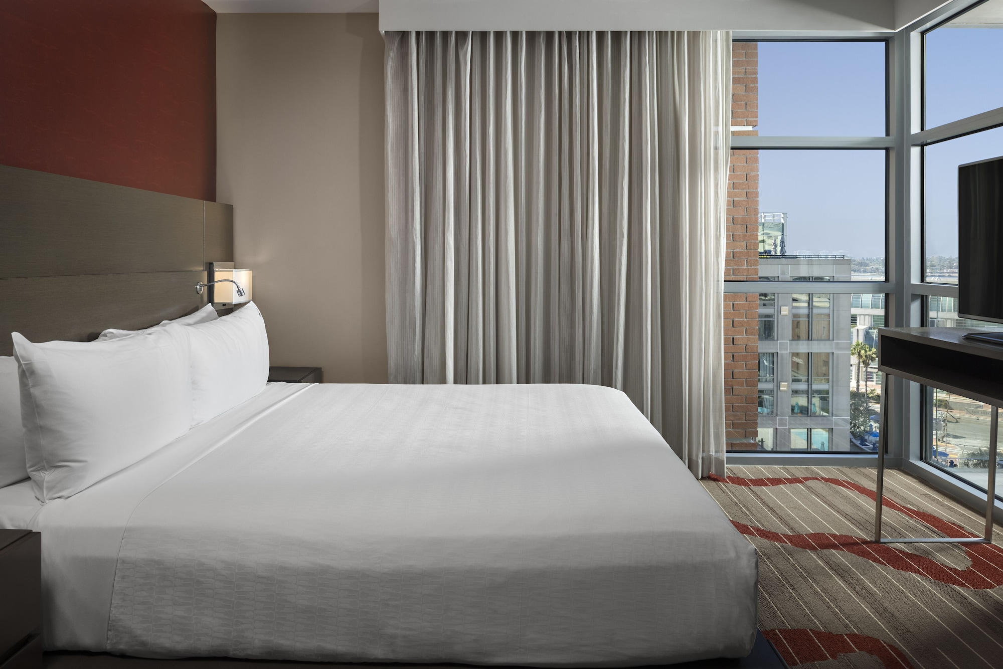 特大床阳台套房（Woodstock）