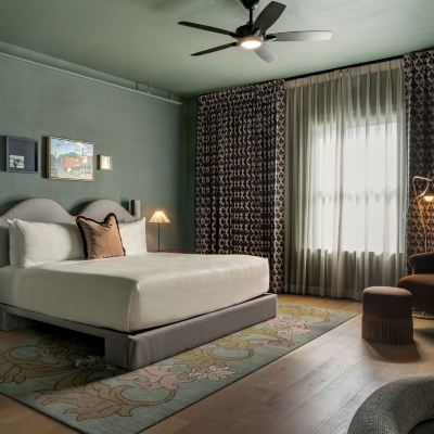 Deluxe King Room-Mobility Accessible MarQueen Hotel Promo Code