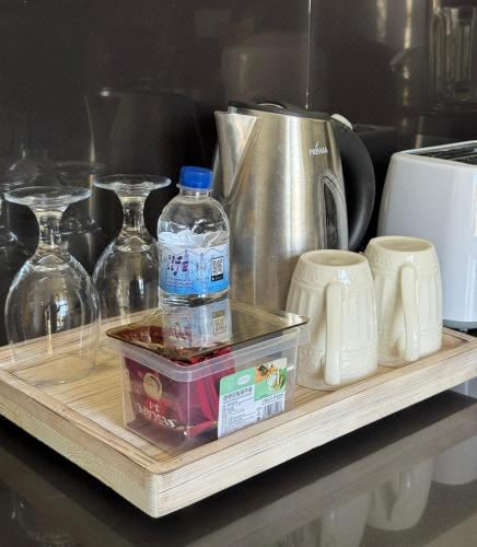 带阳台的两卧室公寓