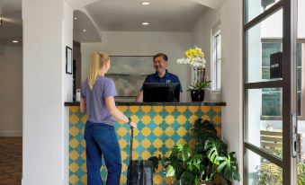 La Playa Inn Santa Barbara - Housity