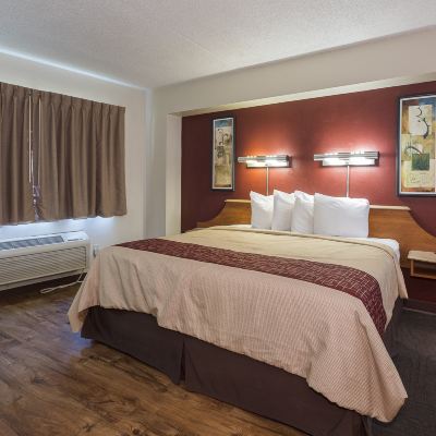 King Suite with Two Rooms Non smoking Red Roof Inn & Suites Cleveland - Elyria Promo Code