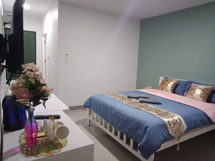 ห้องดีลักซ์ เตียงใหญ่ 1 เตียง