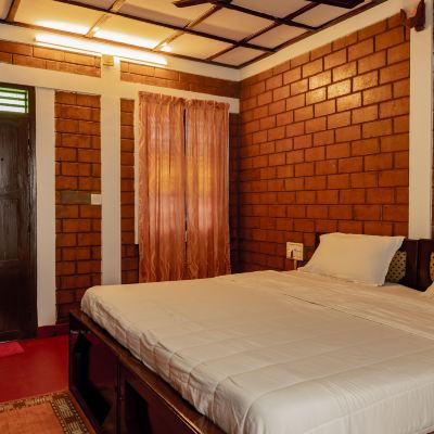 Deluxe Room with Air Conditioner The Lake Resort Promo Code