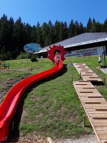 带阳台和露台的双卧室公寓