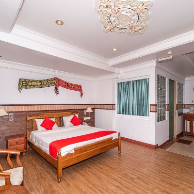 Suite Presidential Kupon OYO 89864 Hotel Holiday Park