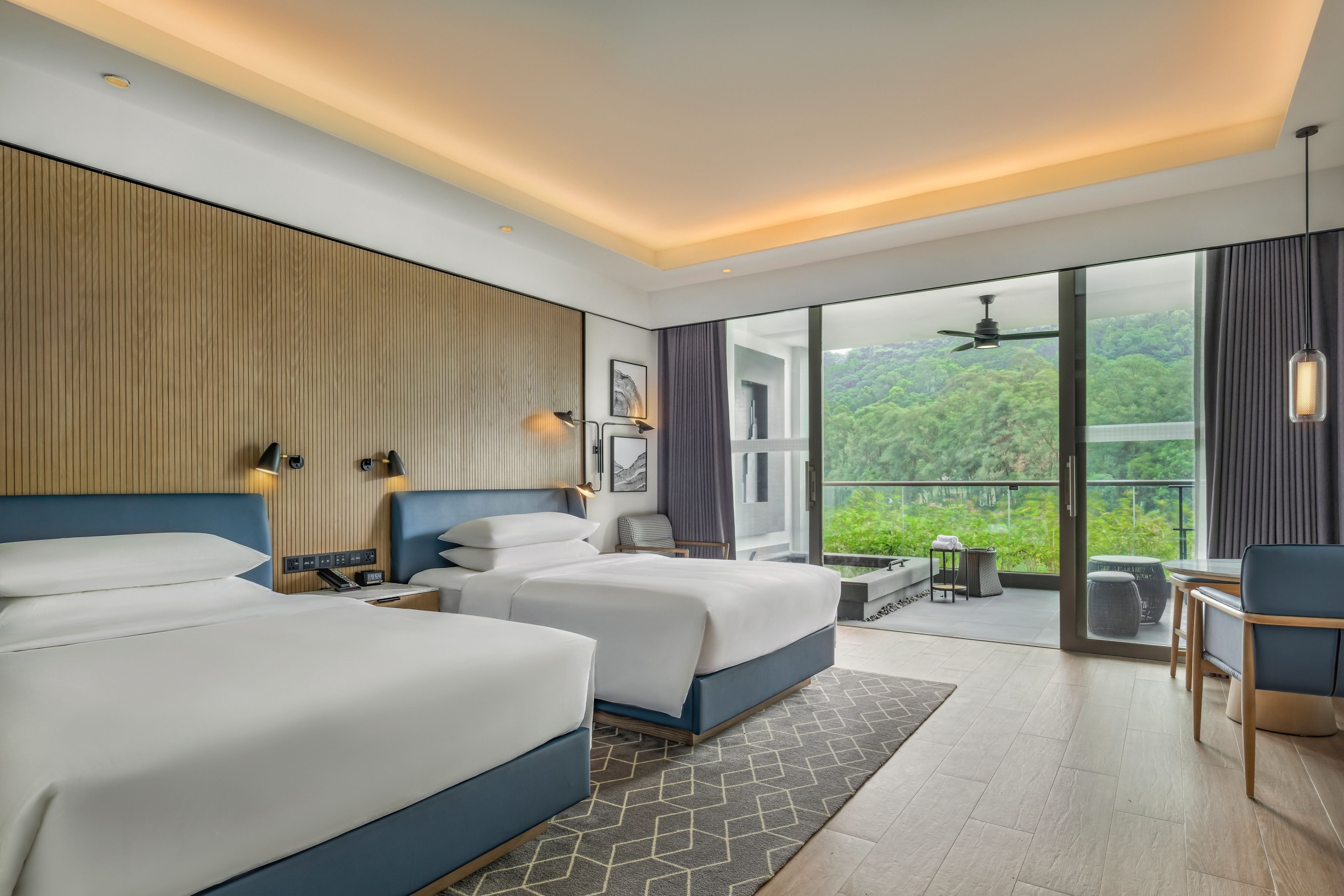 山景露台泡池豪华双床房