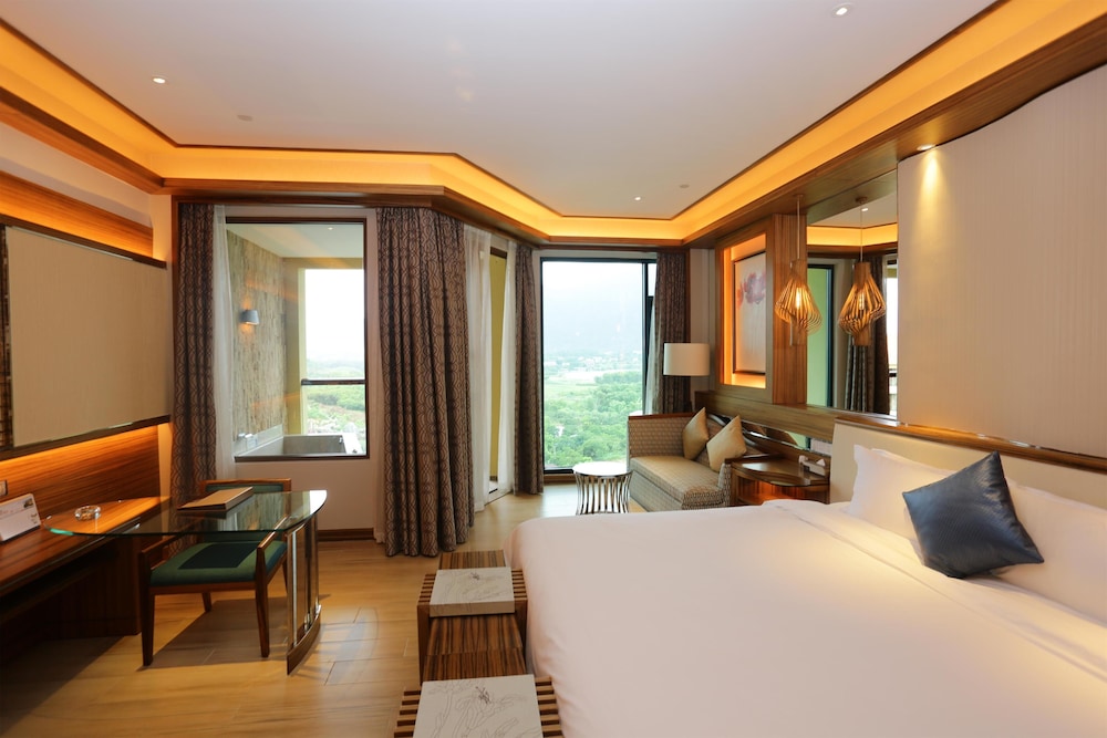 山景溫泉大床房-私家泡池-認證溫泉水入房-景觀陽臺-獨立浴缸