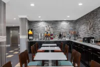 Microtel Inn & Suites by Wyndham Augusta Riverwatch