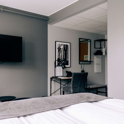 1 Queen Bed,Non-Smoking,Standard Room,Work Desk,Wi-Fi JA Hotel Promo Code