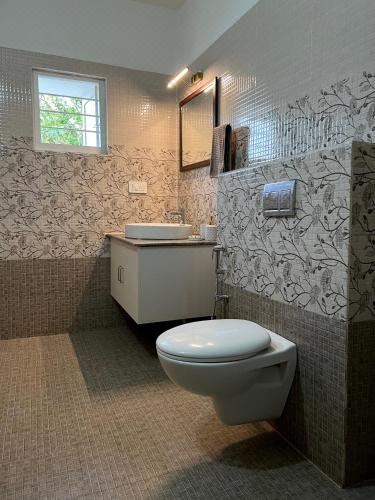 带山景的双人间