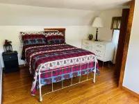 Chad’s place 4- Bedroom 2-BR home at Smoke Hole Wi-Fi -Pet Friendly- sleeps 8-10