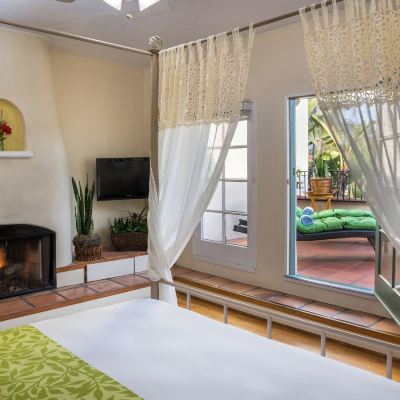 Deluxe Queen Room The Eagle Inn Promo Code