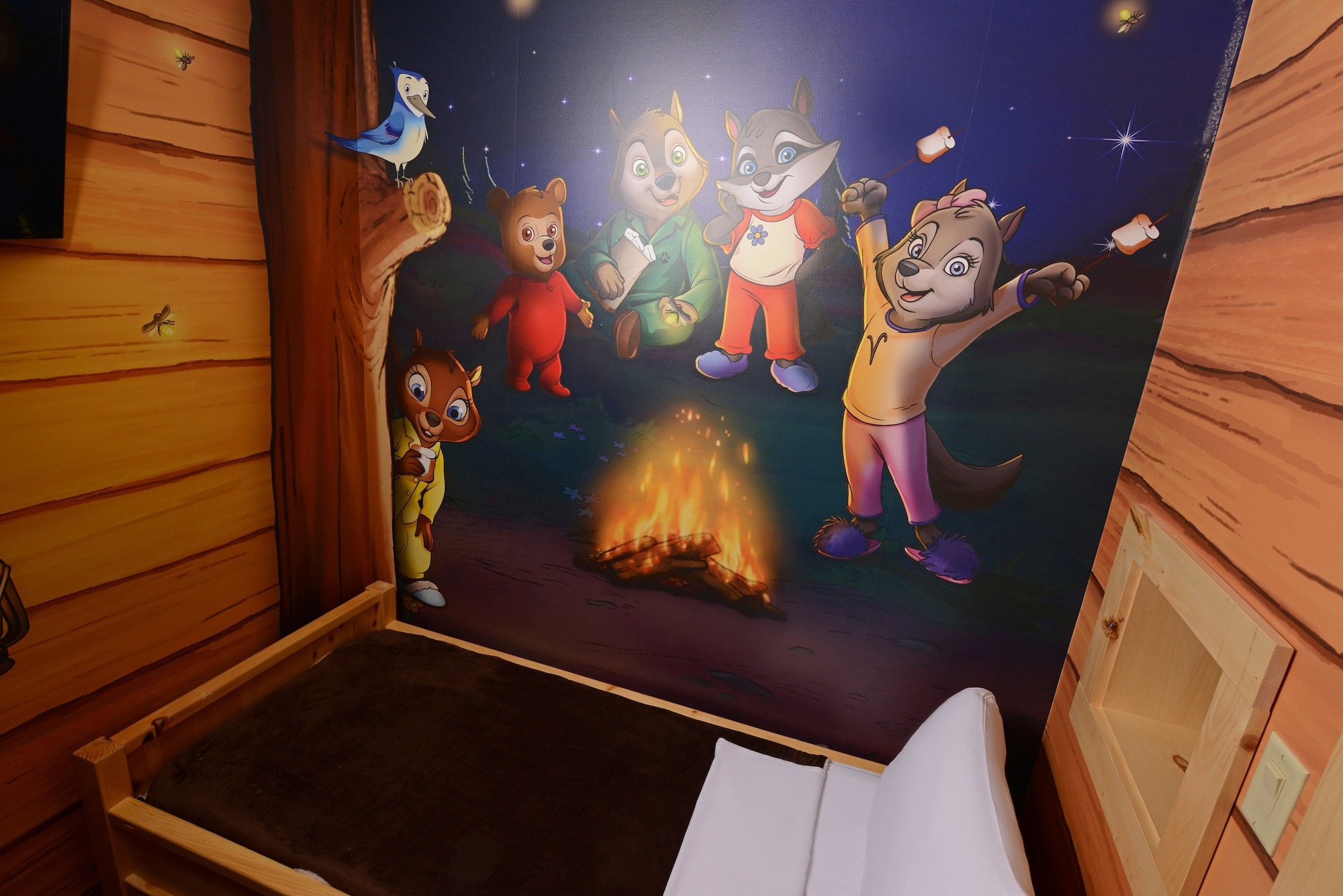 带山景的小童木屋套房 - 包含水上公园