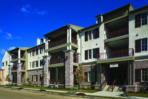 Carriage House Hotel