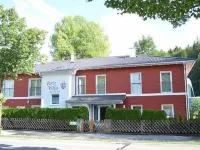 Rote Villa Füssen Hotels in Fussen
