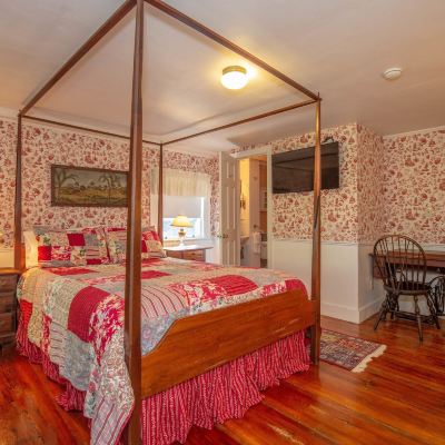 Queen Room-Noyes Clark Currier Inn Promo Code