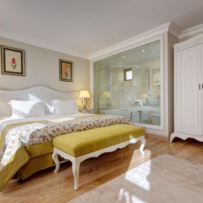 Queen Room Arena Hotel - Special Class Promo Code