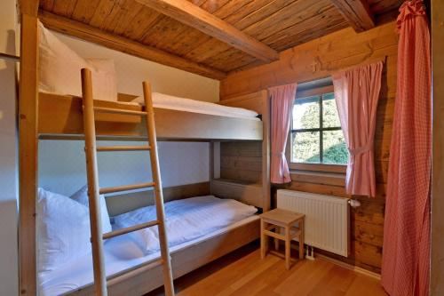 带阳台的两卧室公寓-附楼