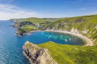 Family home close to Lulworth Cove, Durdle Door, The Tank Musuem & Monkey World