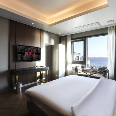 Deluxe Double Room, Ocean View The Brain Hotel Promo Code