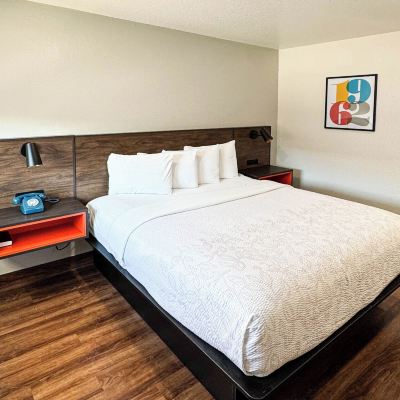 Deluxe King Room - Non-Smoking Beachcomber Inn Promo Code