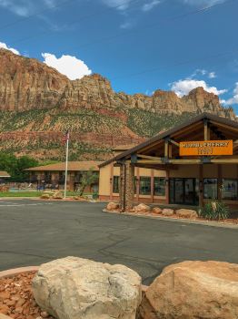 Bumbleberry Inn