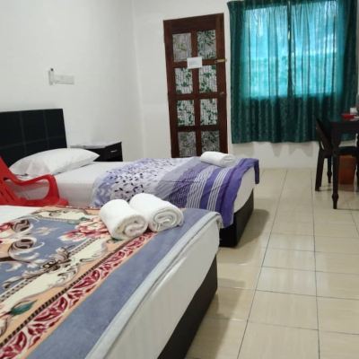 Bilik Triple dengan Bilik Mandi Bersebelahan Kupon OYO Home 90344 Dropby Cabin