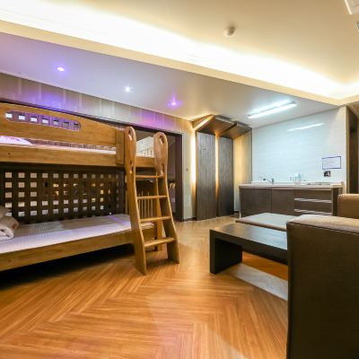 Deluxe Room (Super King, Wooden Bunk Bed)