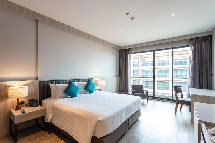 Breeze Deluxe King Room