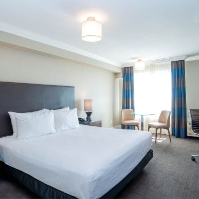 Standard King Room Sandman Hotel Oakville Promo Code