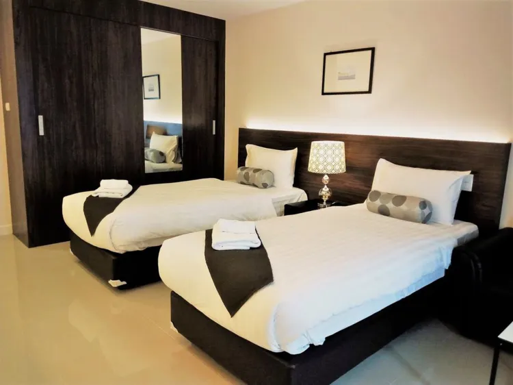 ห้องมาตรฐานเตียงแฝดพร้อมโซฟา