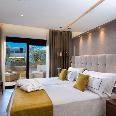 Senior Suite (2 Adults + 2 Children) GF Victoria Promo Code