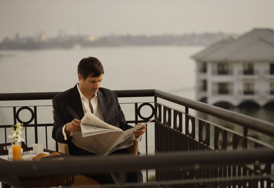 湖景经典特大床房直通俱乐部